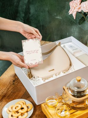 Tips Nhỏ Để Món Quà Tặng Thầy Cô 20/11 Trở Nên Hoàn Hảo Hơn Kèm Thiệp Tay