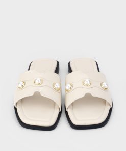 Dép nữ mũi vuông màu kem, quai ngang đính ngọc trai, đế bệt gót thấp – DB5B0117