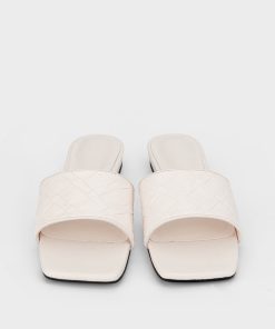 Dép nữ mũi vuông quai rộng đan chéo, da microfiber bóng – DB5B0118