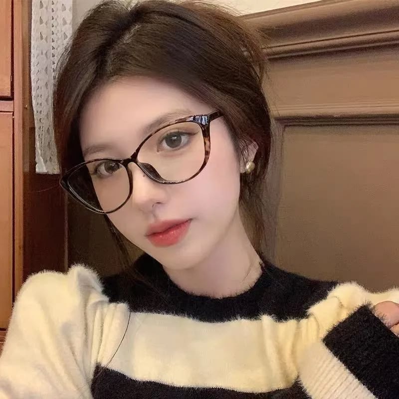 Kính mắt mèo